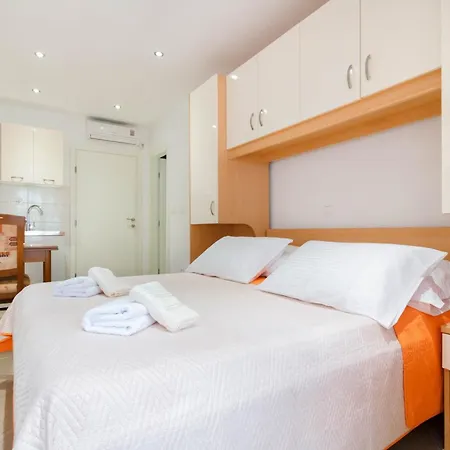 Dora * מאקרסקה