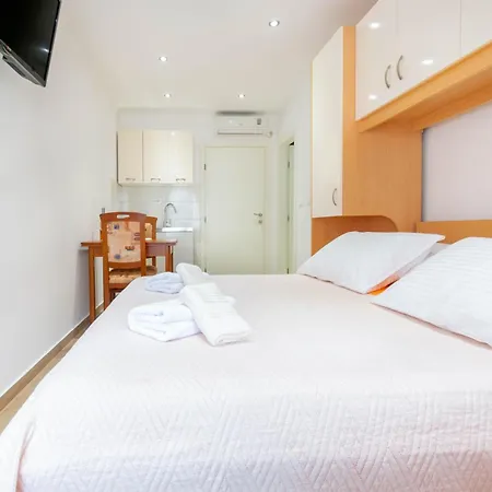 Dora Apartment