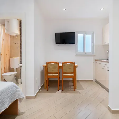 Dora דירה מאקרסקה