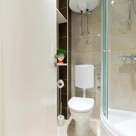 Dora * מאקרסקה