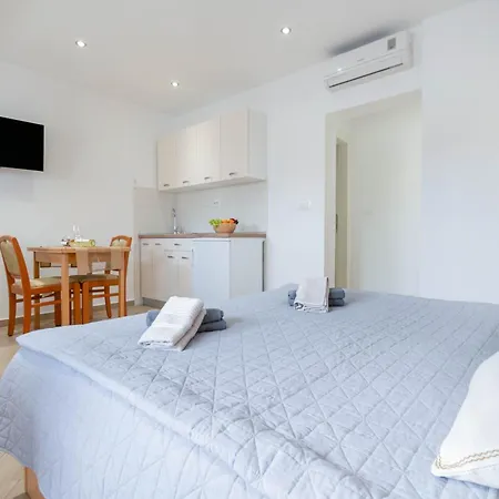 Dora * מאקרסקה