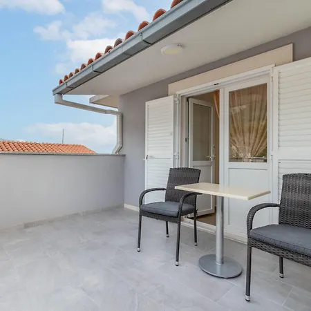 Dora * מאקרסקה