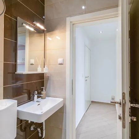 Dora Apartment *