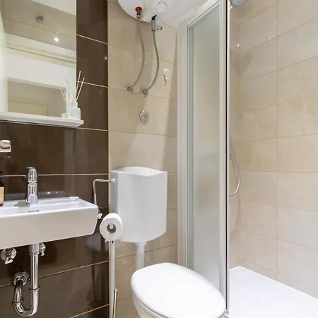 Dora * מאקרסקה