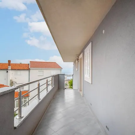 Dora Apartment