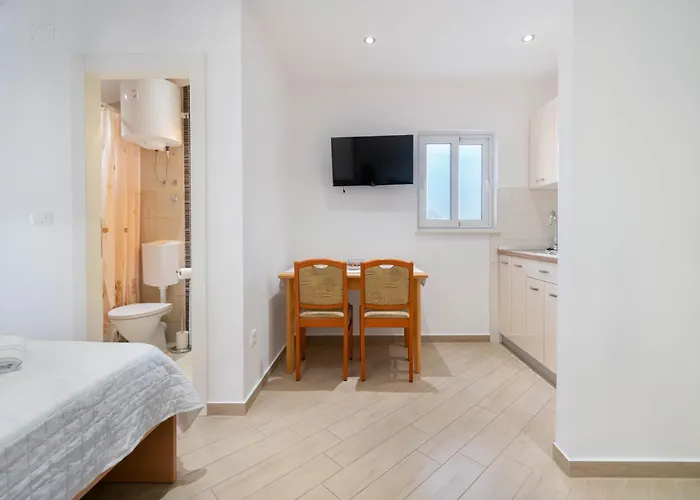 Dora Apartamento Makarska