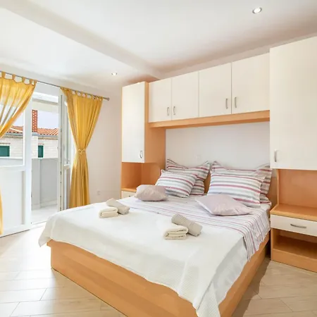 Apartament Dora *