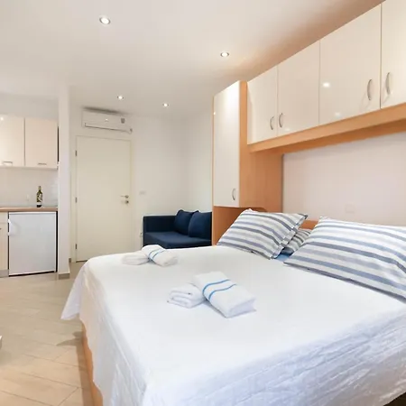 Apartament Dora *
