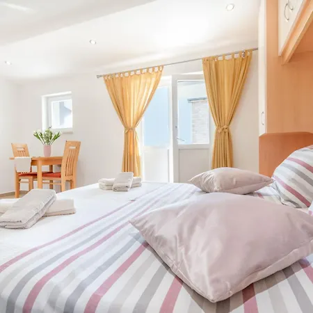 Apartament Dora *