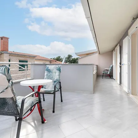 Dora Apartament