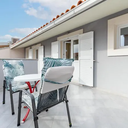 Dora Apartament *