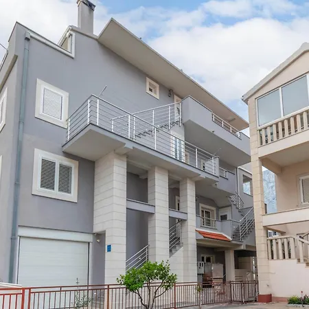 Apartament Dora *